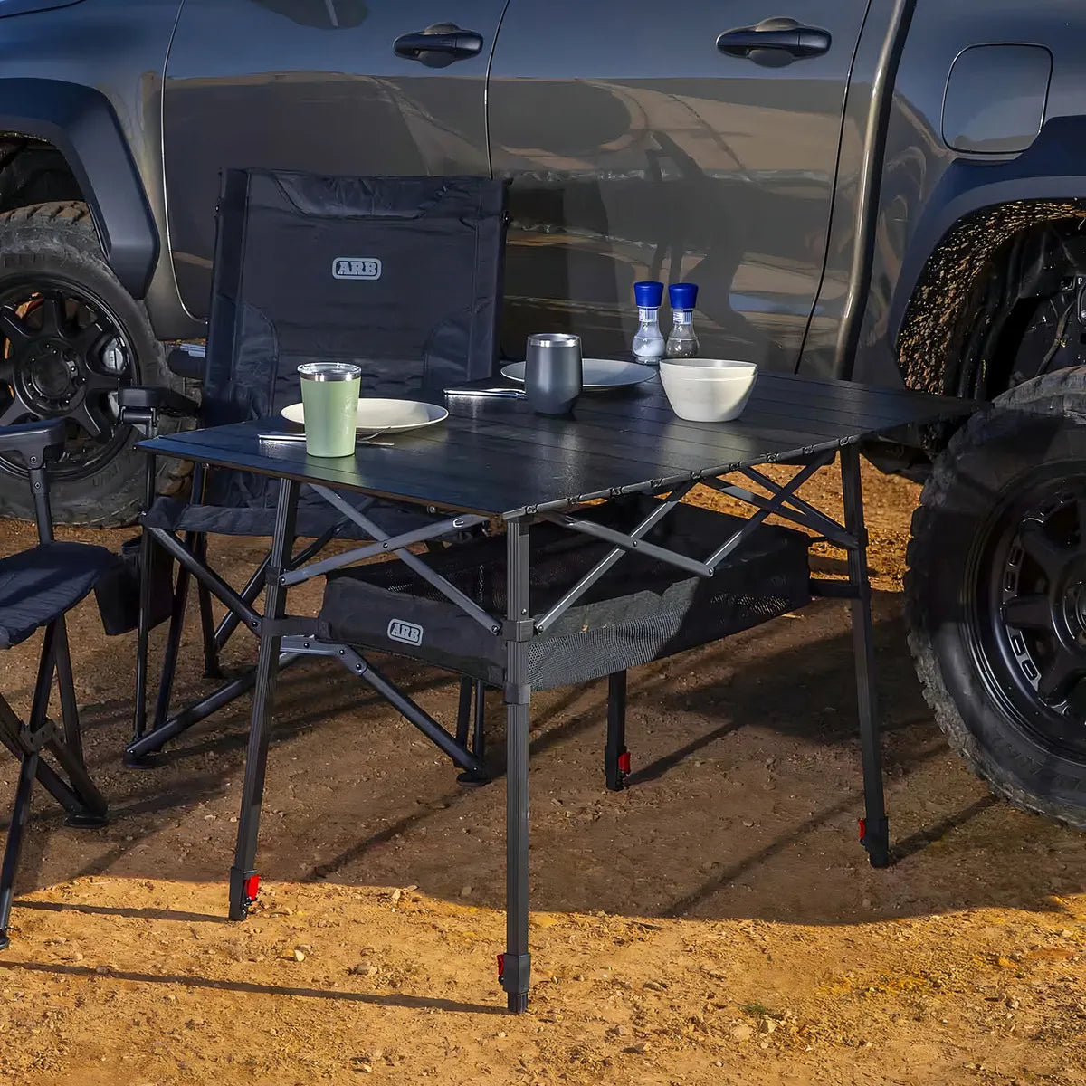 Mesa de Campíng Pinnacle de Aluminio en Negro – ARB