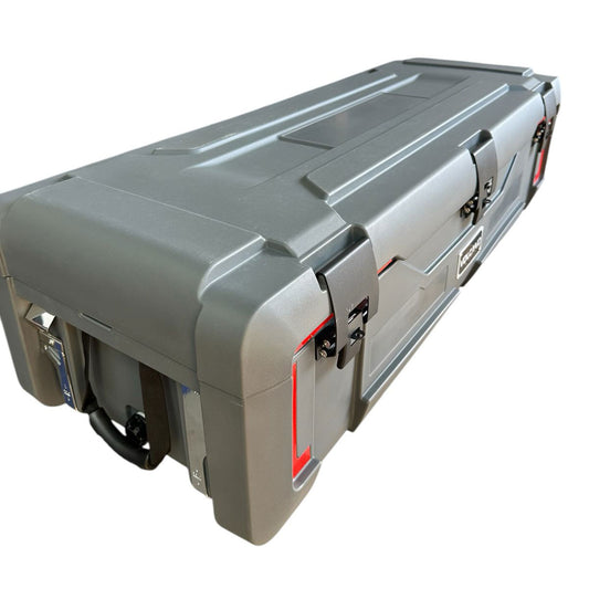 Toolbox gris rígido Overland Riders Store con cierres metálicos, asas reforzadas y espacio para herramientas