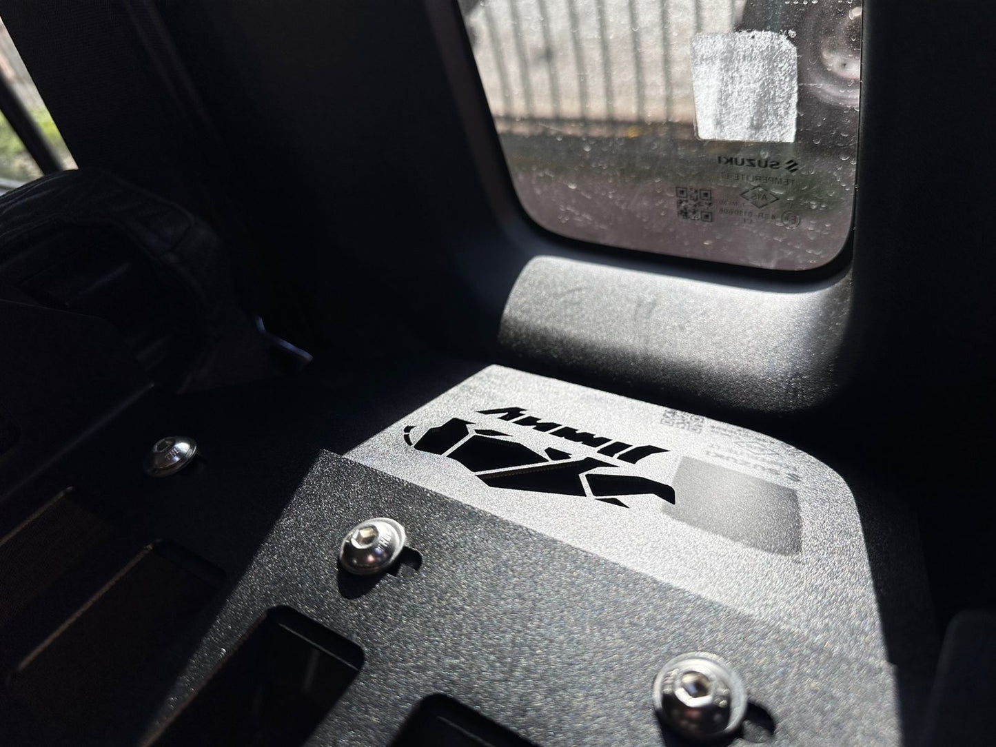 Panel Táctico Rígido Horizontal tipo Molle para Jimny 5 Puertas – Dirt Trucks