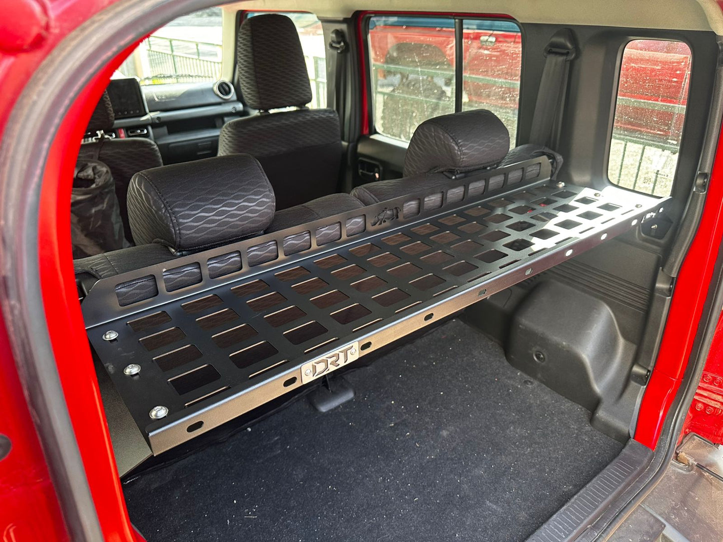 Panel Táctico Rígido Horizontal tipo Molle para Jimny 5 Puertas – Dirt Trucks
