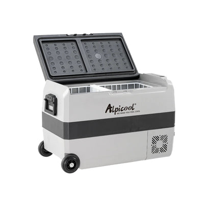 Refrigerador portátil Alpicool T60 blanco y gris con ruedas y tapa abierta para viajes