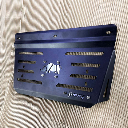 Cubre Carter de Dirt Trucks en color negro, diseñado para protección y durabilidad en terrenos difíciles