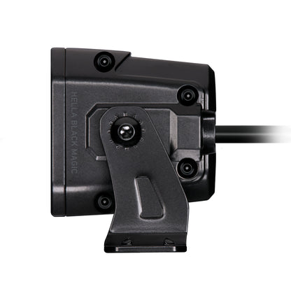 Barra LED Hella Black Magic para iluminación OffRoad con soporte ajustable y diseño robusto