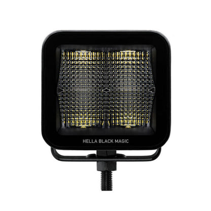 Faro LED cuadrado Hella Black Magic para iluminación OffRoad con diseño robusto y eficiente