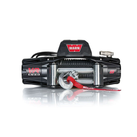 Winche 8.000 lb WARN modelo VR EVO con gancho metálico y diseño compacto para uso robusto